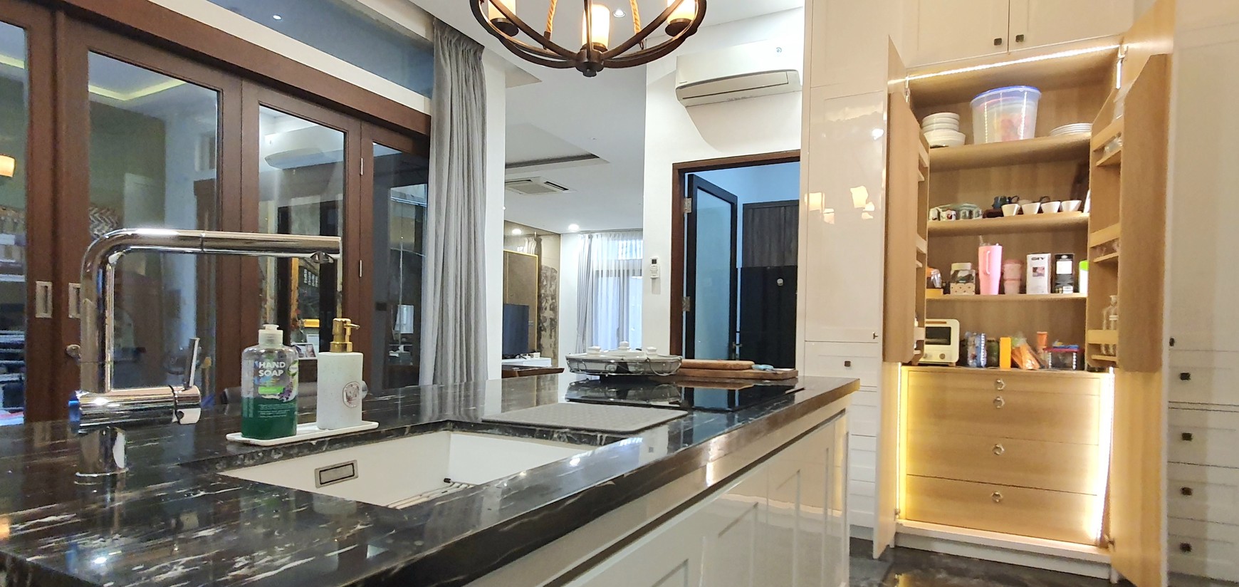 Rumah Mewah dan Elegan, modern- minimalis, fully furnished, di Kelapa Nias, Kelapa Gading