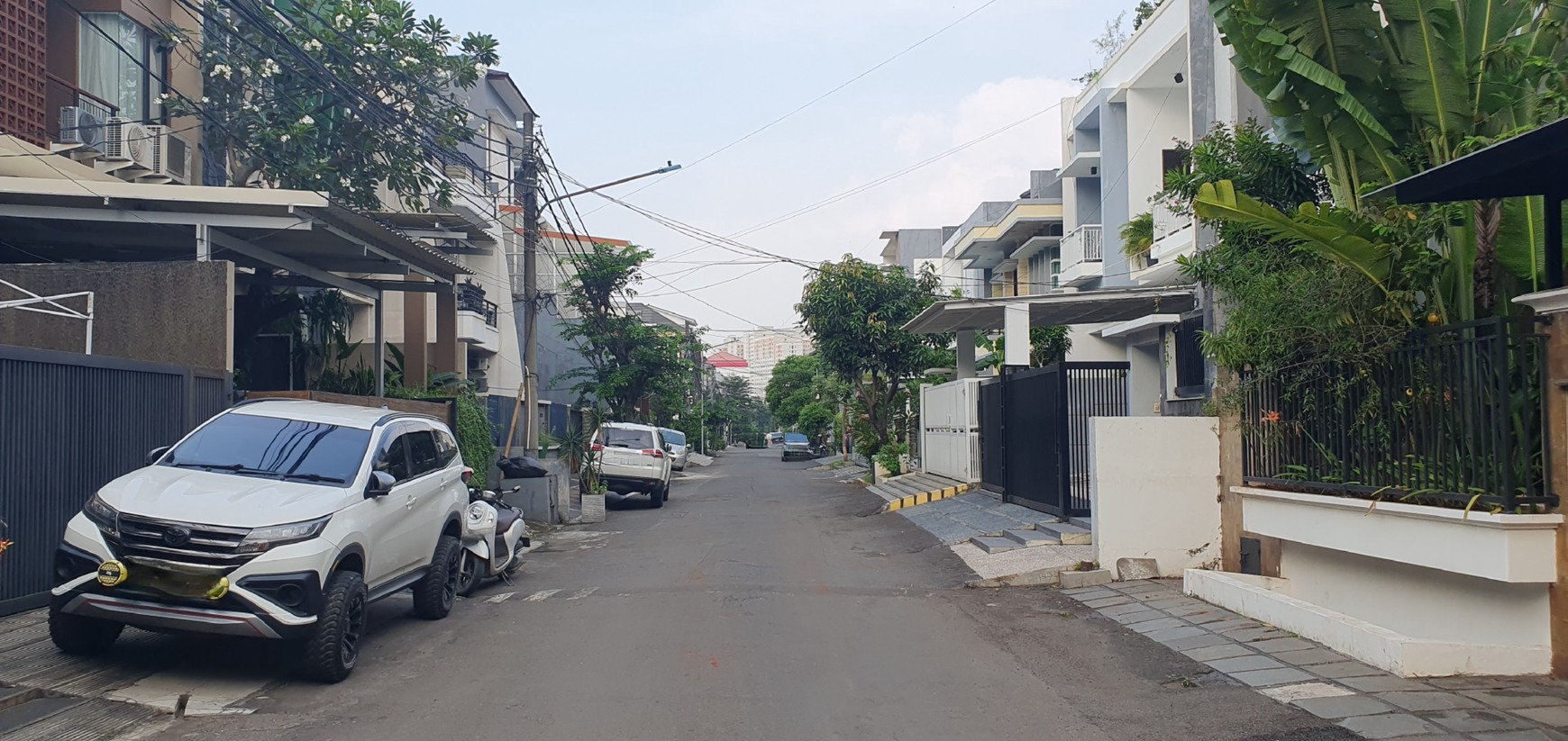 Rumah Mewah dan Elegan, modern- minimalis, fully furnished, di Kelapa Nias, Kelapa Gading
