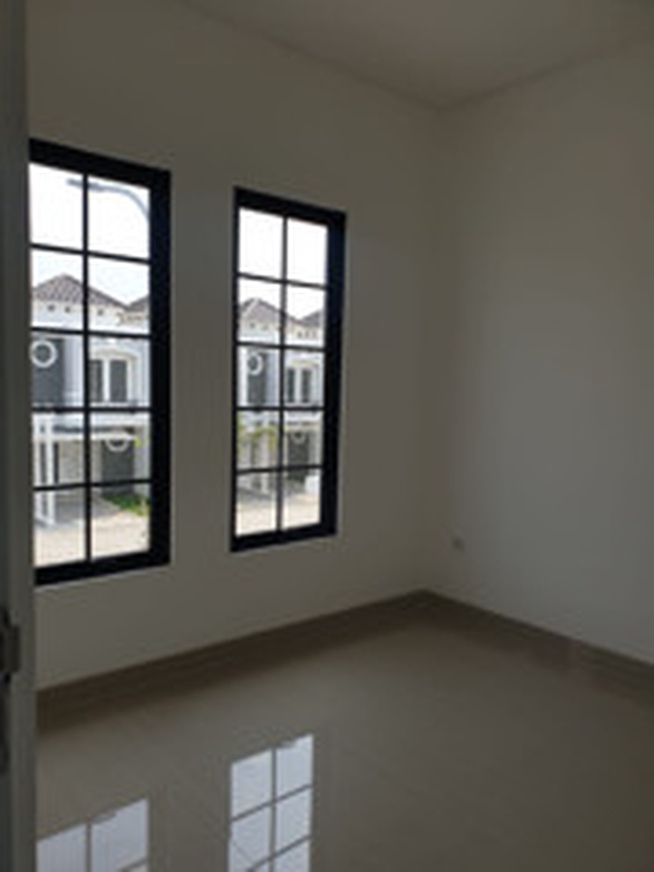Rumah 2 lantai siap huni lokasi dekat kawasan industri Jababeka Cikarang