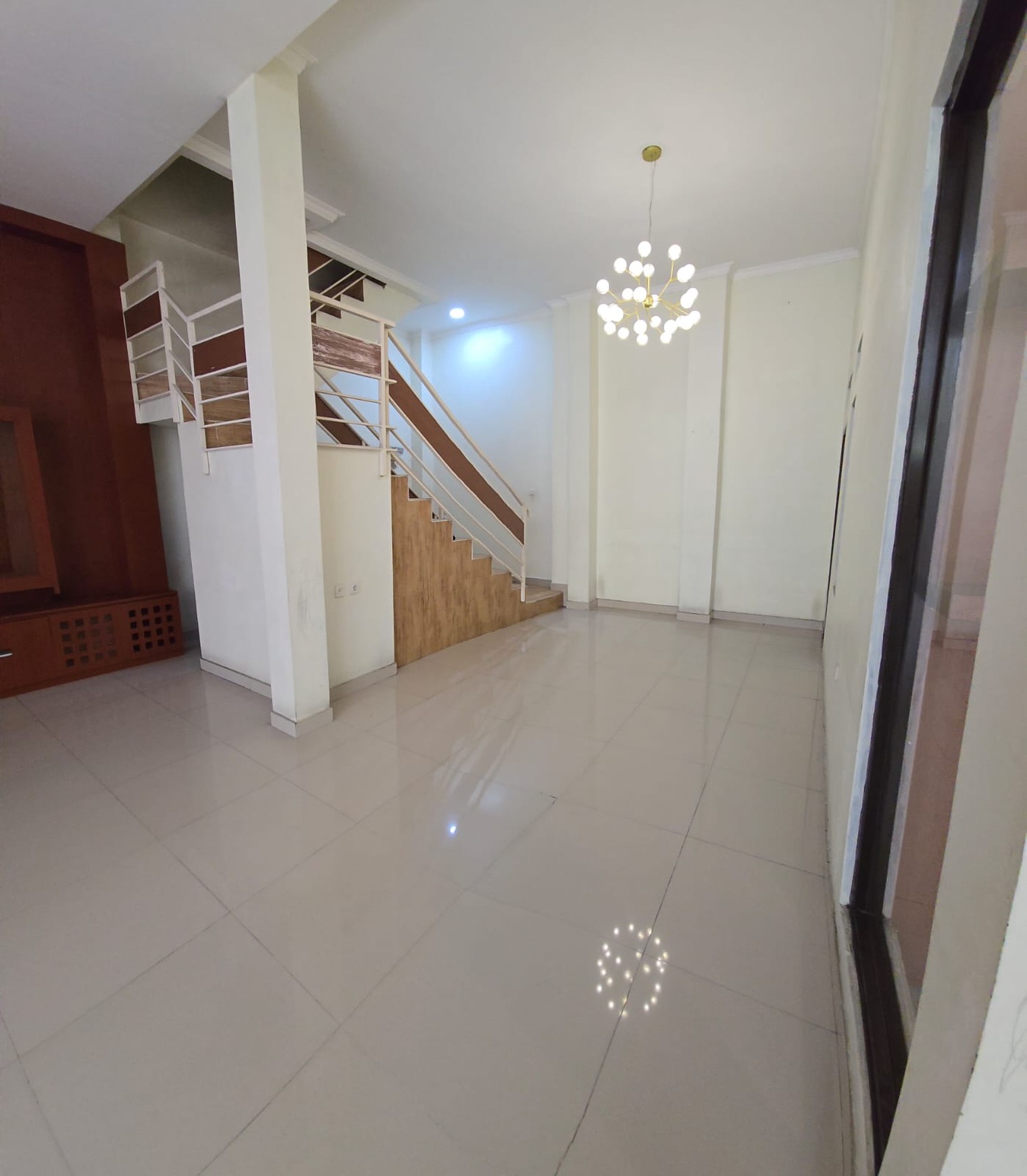 Rumah di blok terdepan Nusa Loka BSD, Dekat Pasar Modern BSD