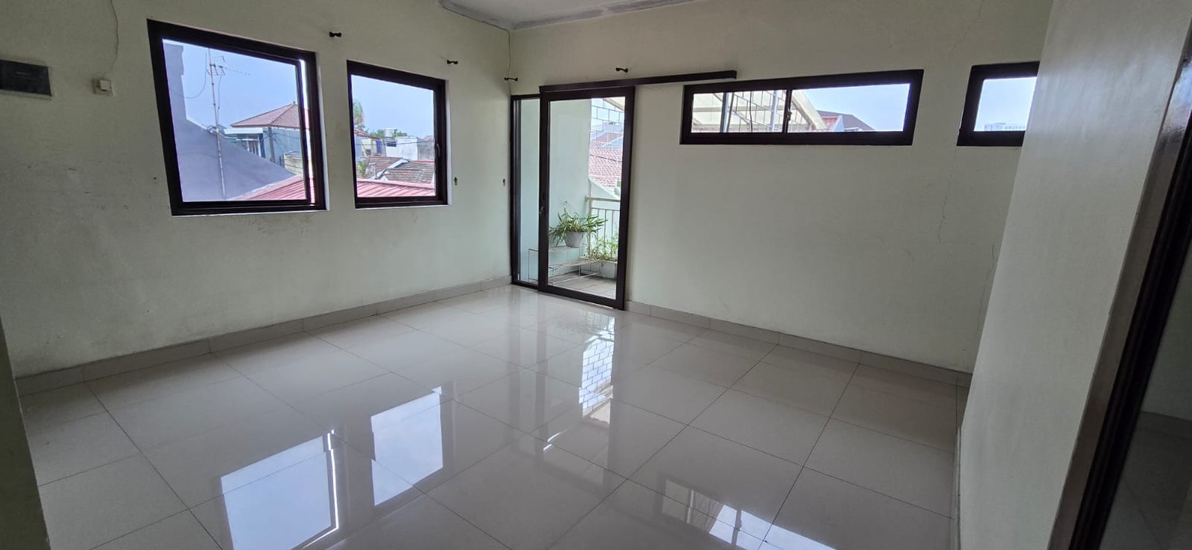Rumah di blok terdepan Nusa Loka BSD, Dekat Pasar Modern BSD