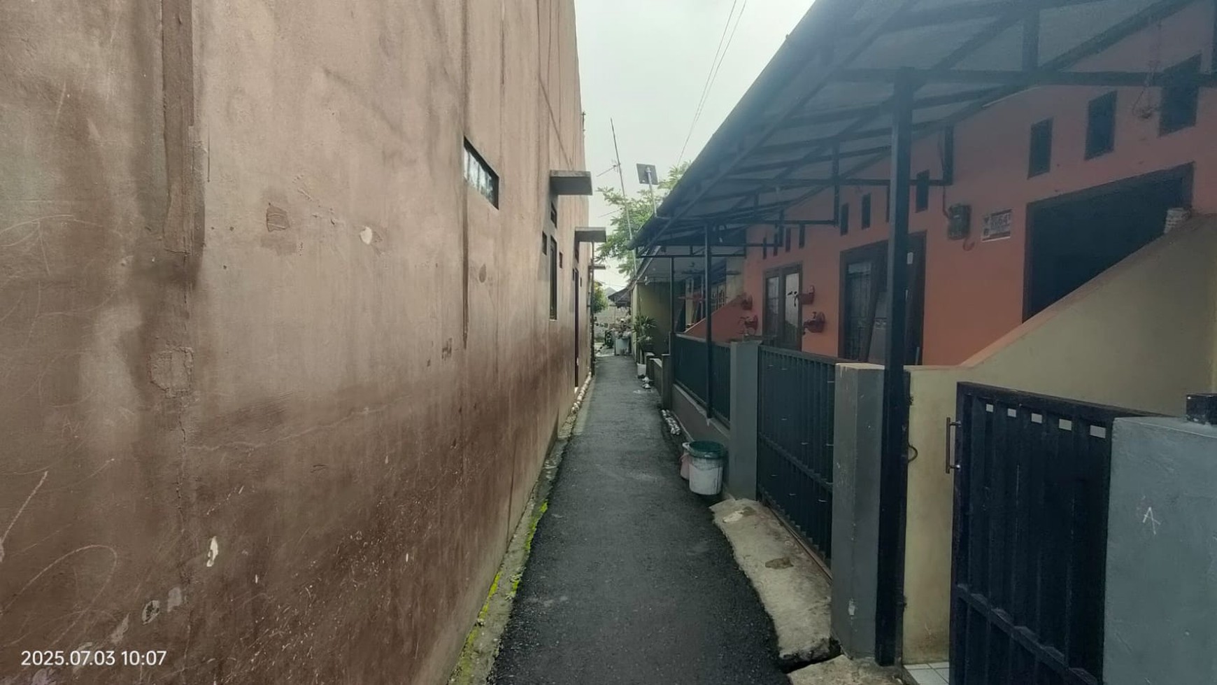 Rumah Hitung Tanah Bekas Kontrakan daerah Cibubur Jakarta Timur 