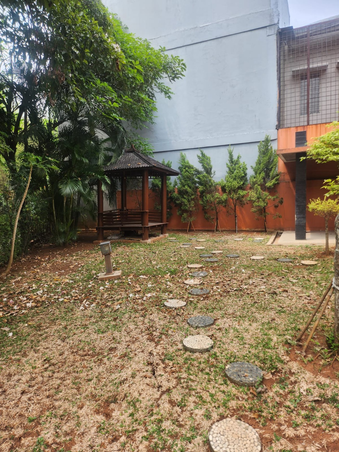 Rumah Full Furnished Ambrosia Lippo Cikarang - Lokasi Strategis