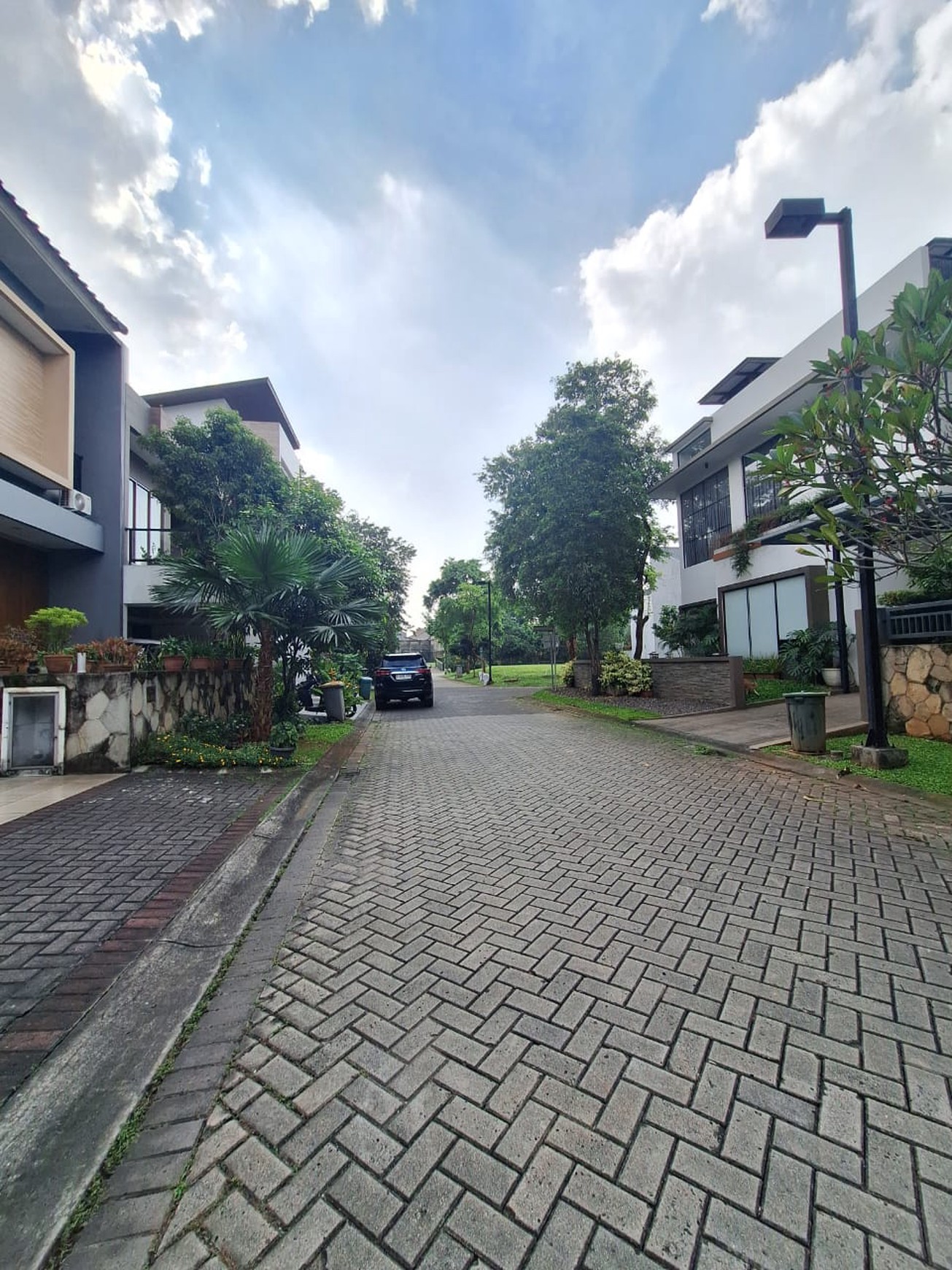Rumah Bagus Siap Huni dan Asri di Kebayoran Symphony, Bintaro Jaya, Sektor 7