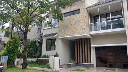 Rumah Bagus, Terawat, Siap Huni Asri di Kebayoran Villas, Bintaro Jaya, Sektor 7