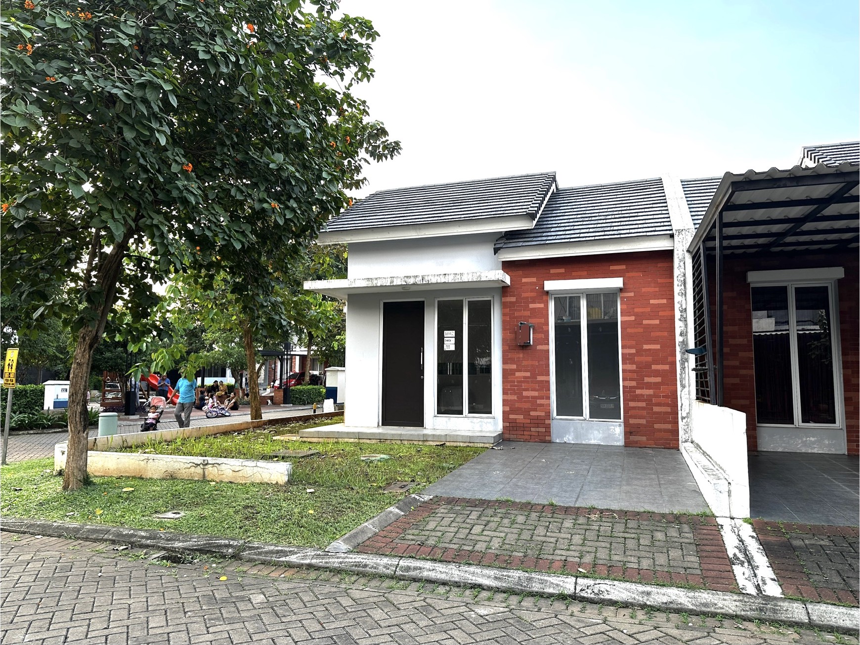 Rumah Tumbuh Bagus di Hook Tanah Luas 108 di U House, Bintaro Jaya, Tangerang Selatan
