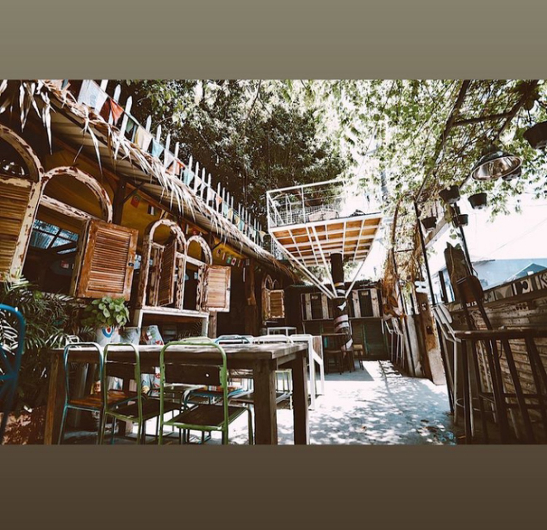 CAFE BERGAYA RUSTIK DITENGAH KAWASAN WISATA, MANTRIJERON, YOGYAKARTA