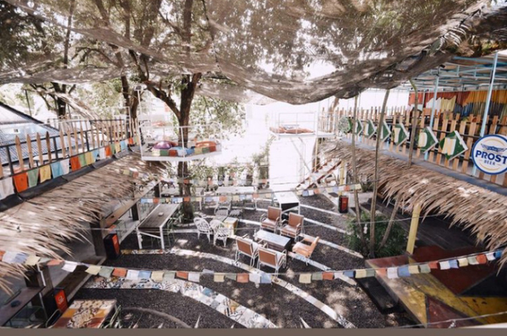 CAFE BERGAYA RUSTIK DITENGAH KAWASAN WISATA, MANTRIJERON, YOGYAKARTA