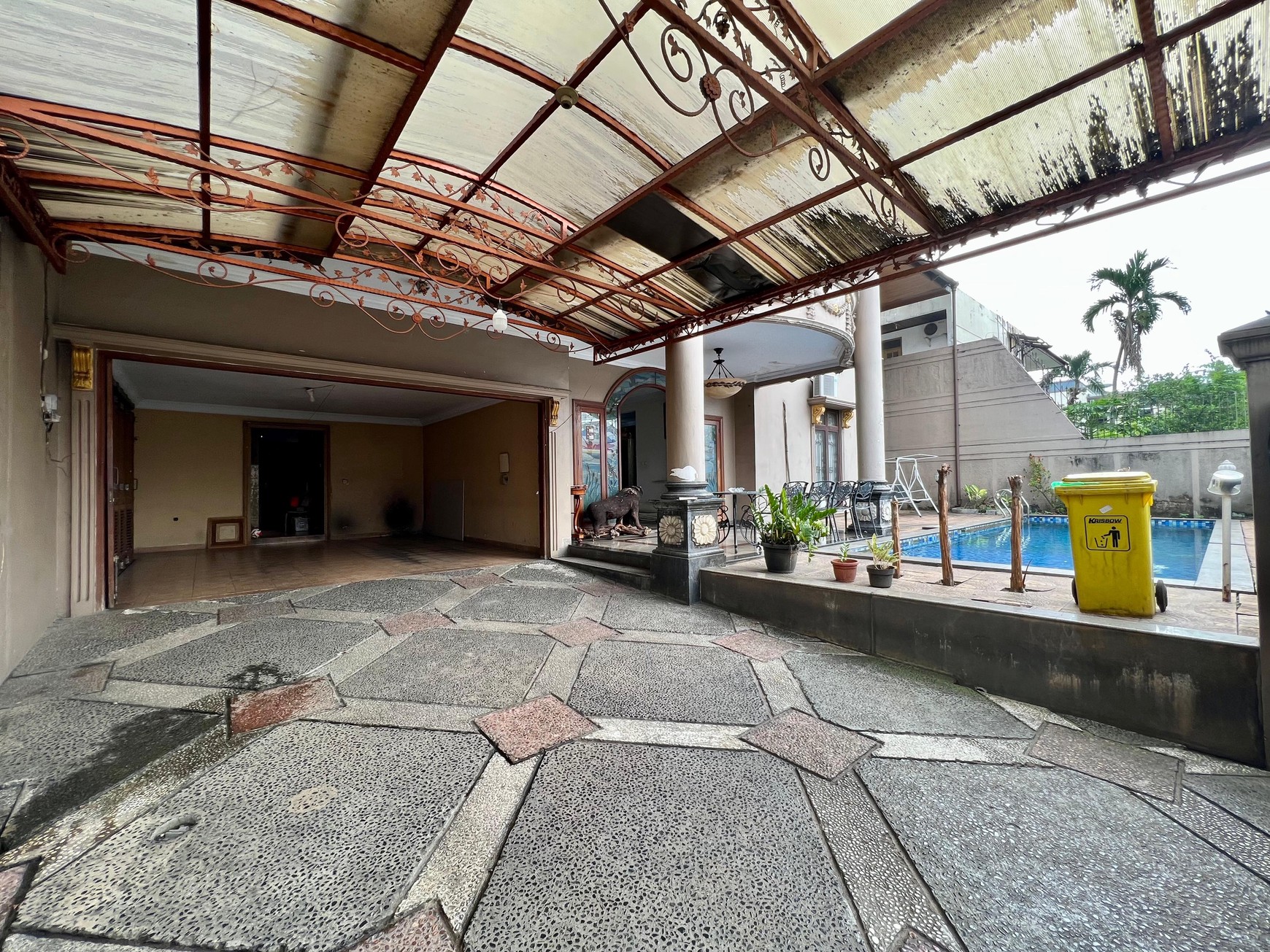 Dijual Rumah lama terawat di Menteng 