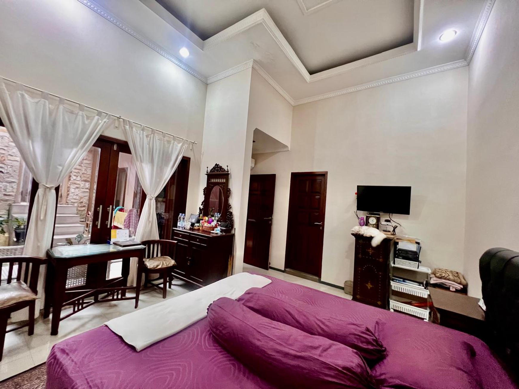 Rumah Mewah dengan ceiling tinggi di Villa Bintaro Regency
