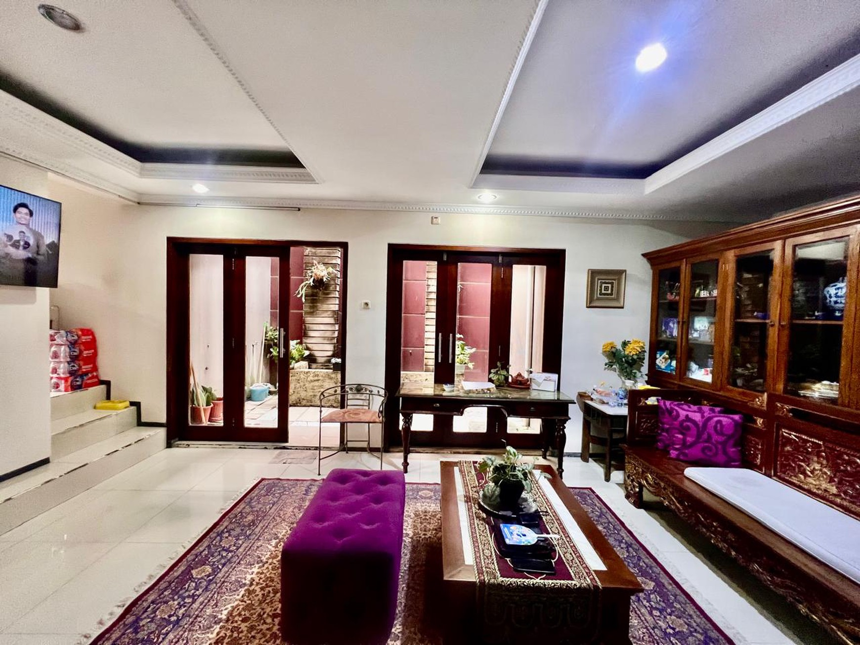 Rumah Mewah dengan ceiling tinggi di Villa Bintaro Regency