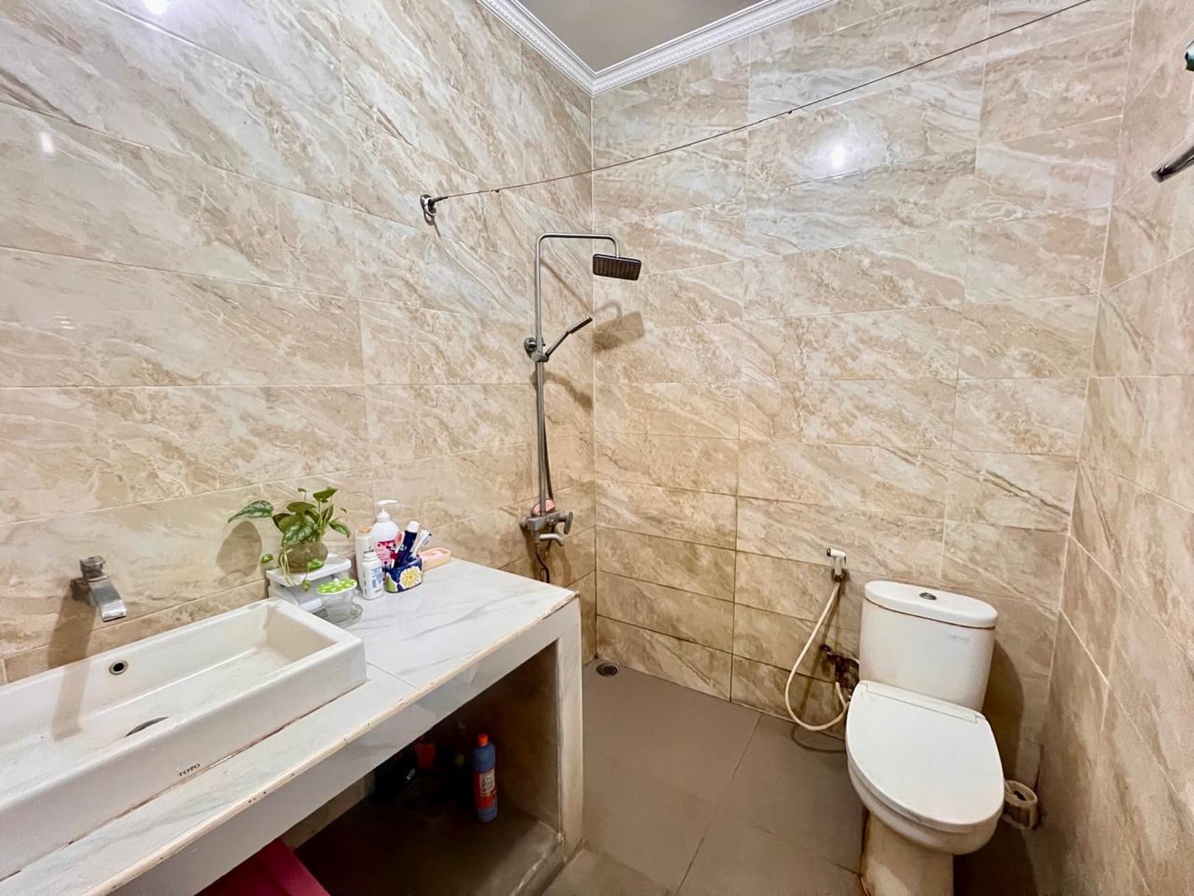 Rumah Mewah dengan ceiling tinggi di Villa Bintaro Regency