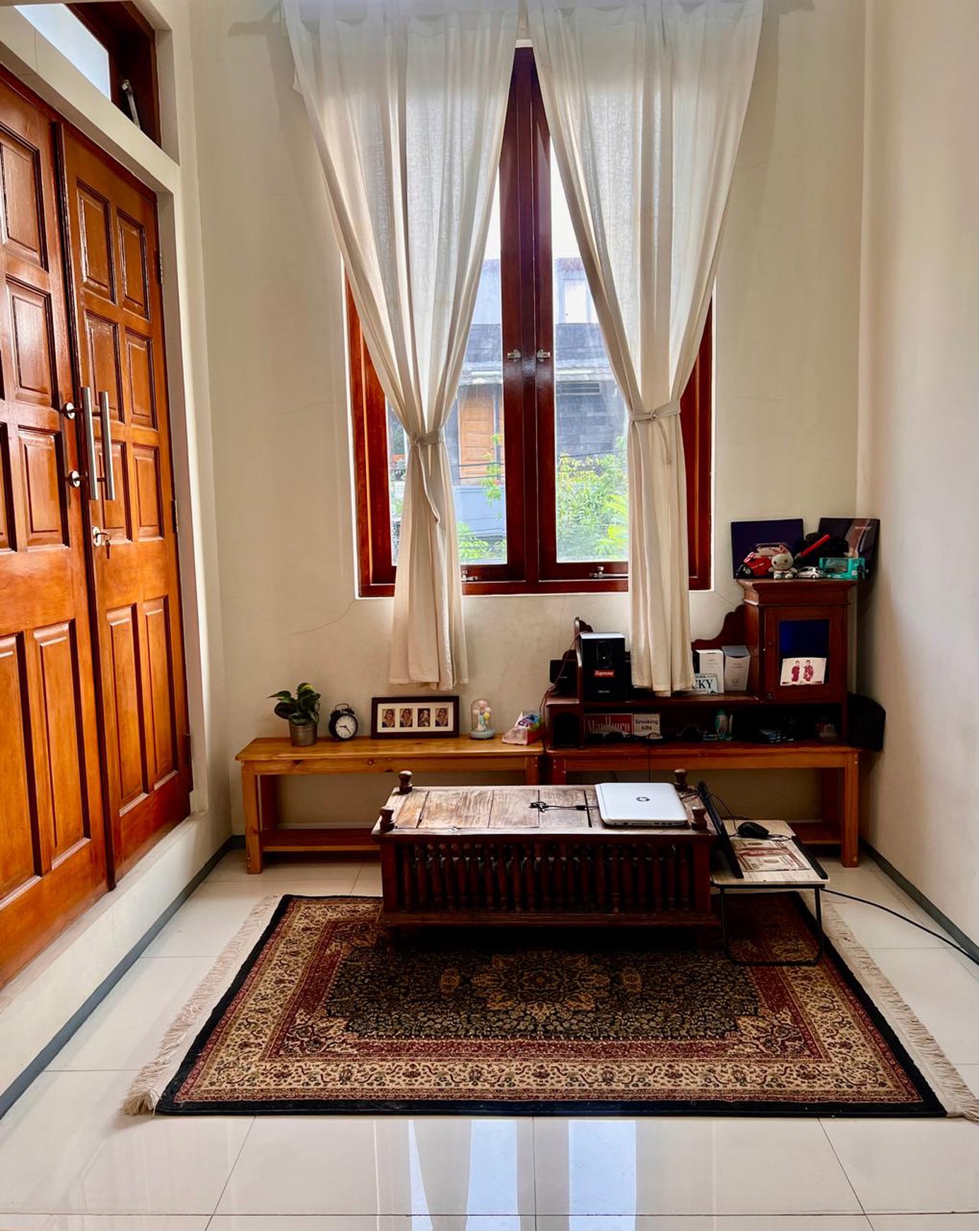 Rumah Mewah dengan ceiling tinggi di Villa Bintaro Regency