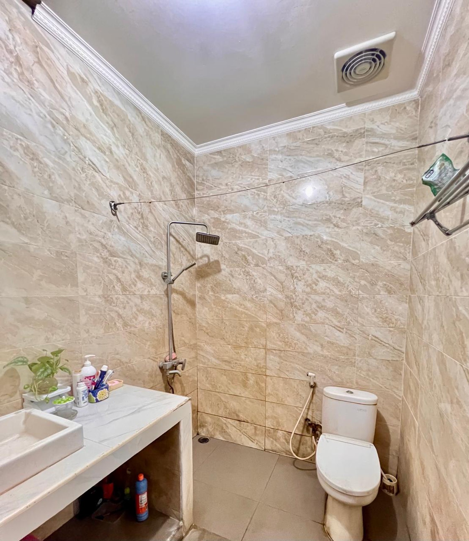 Rumah Mewah dengan ceiling tinggi di Villa Bintaro Regency