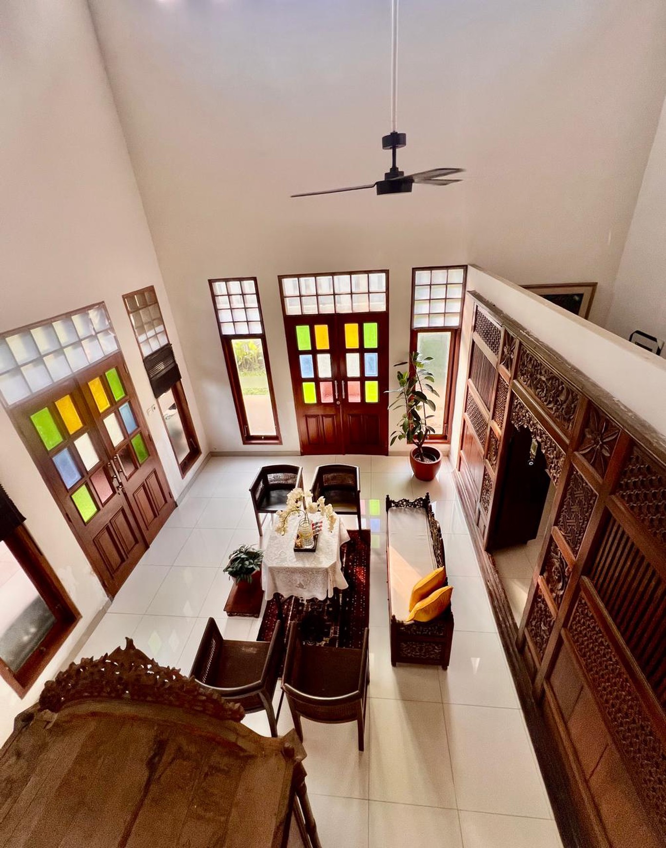 Rumah Mewah dengan ceiling tinggi di Villa Bintaro Regency