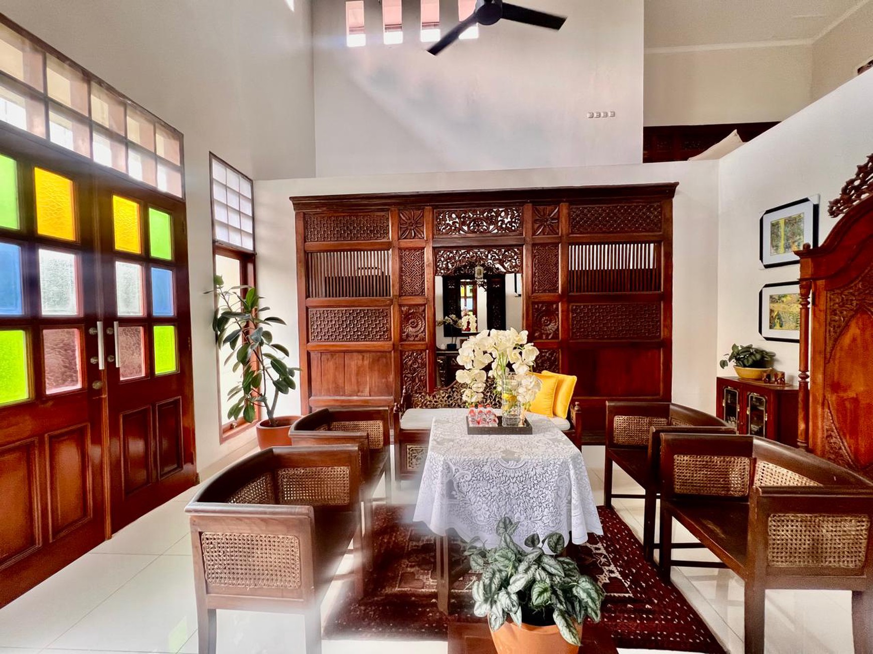 Rumah Mewah dengan ceiling tinggi di Villa Bintaro Regency