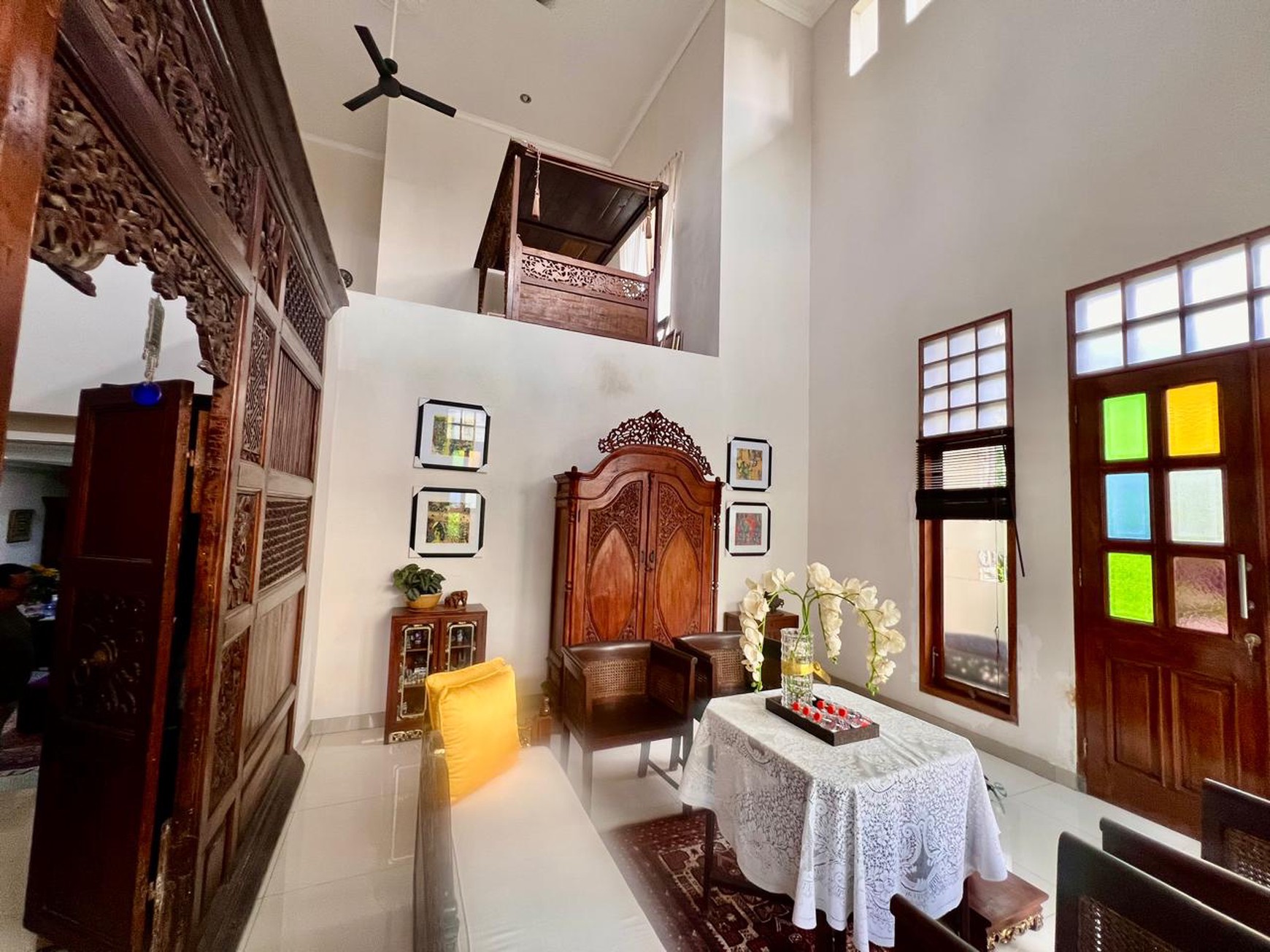 Rumah Mewah dengan ceiling tinggi di Villa Bintaro Regency