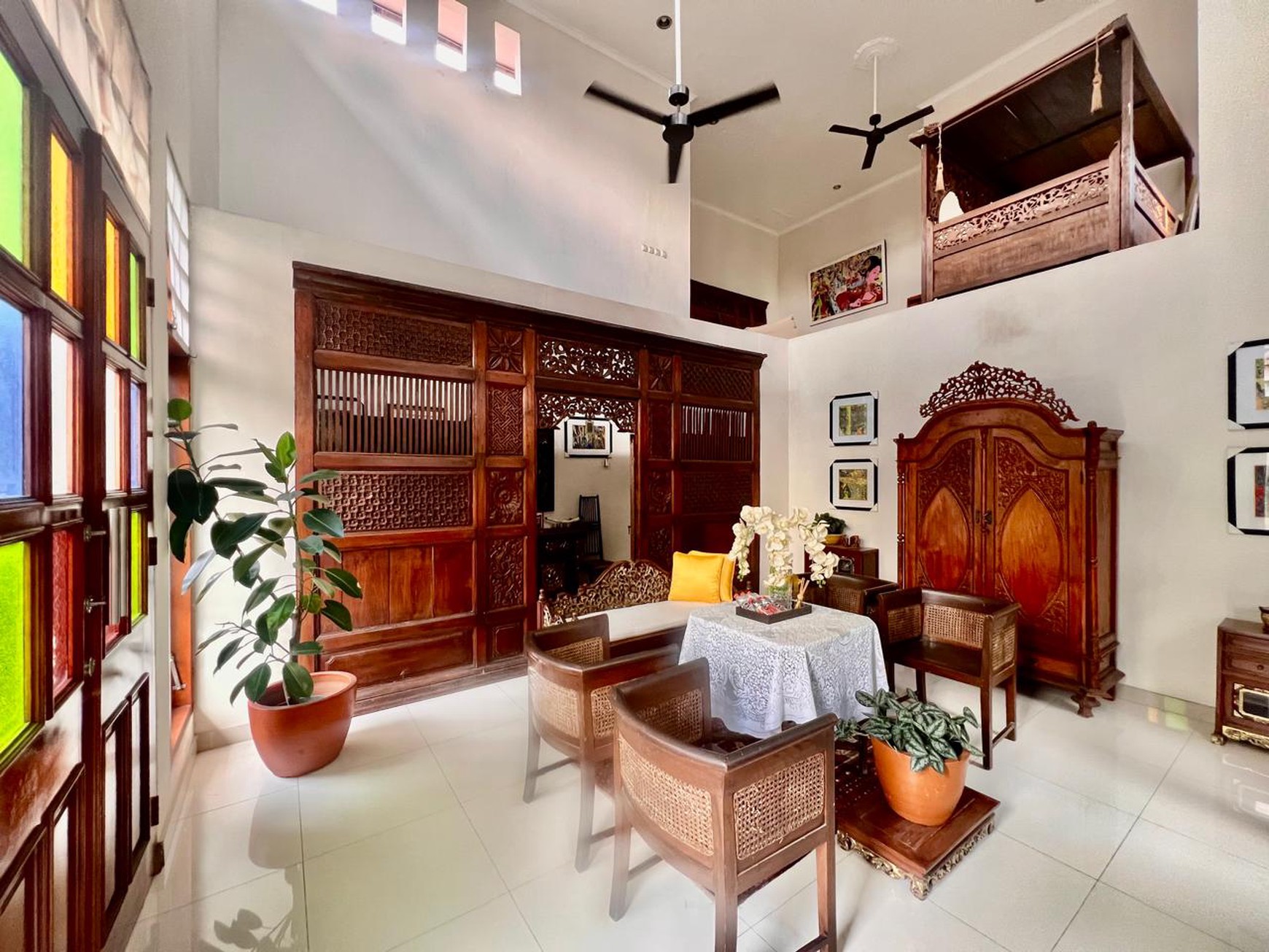 Rumah Mewah dengan ceiling tinggi di Villa Bintaro Regency