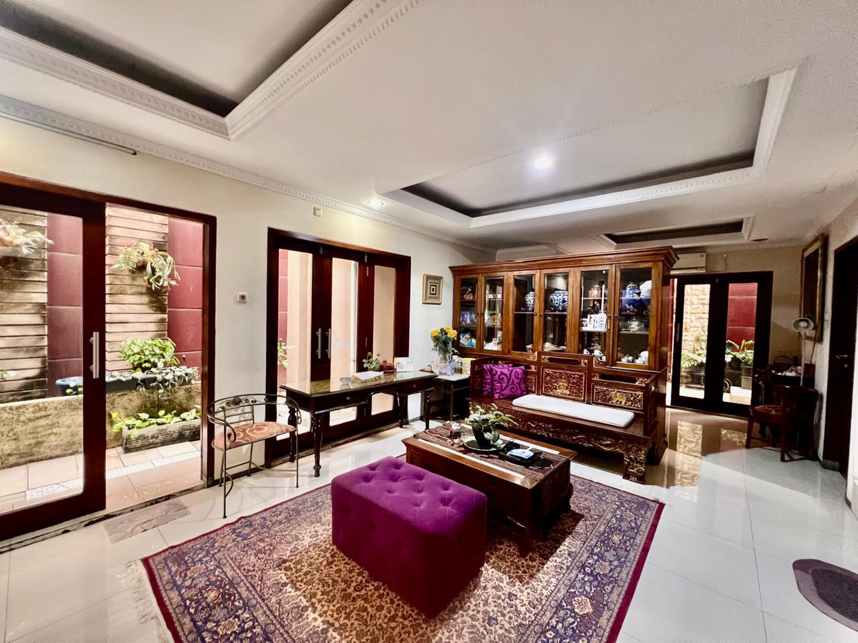 Rumah Mewah dengan ceiling tinggi di Villa Bintaro Regency