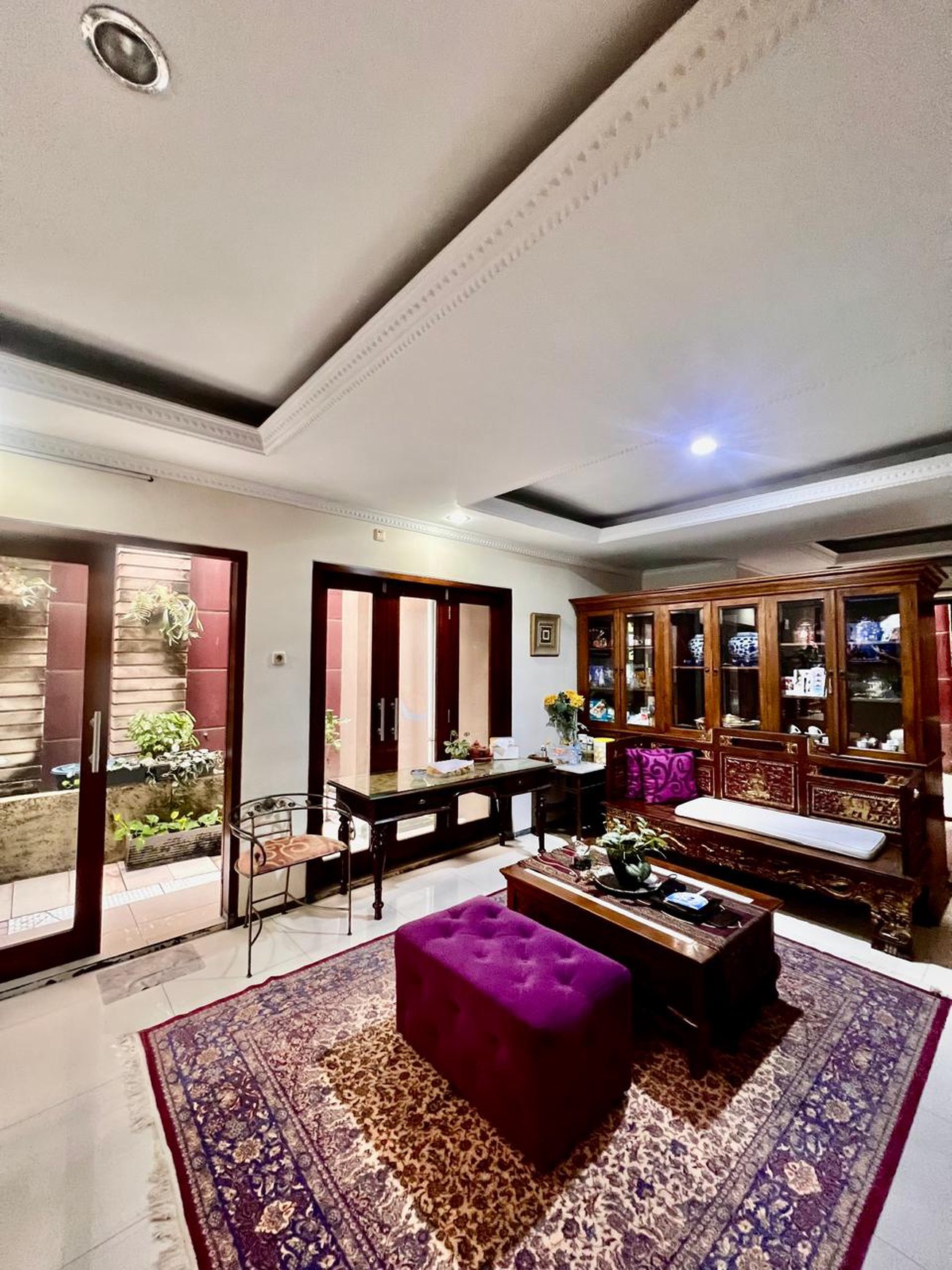 Rumah Mewah dengan ceiling tinggi di Villa Bintaro Regency