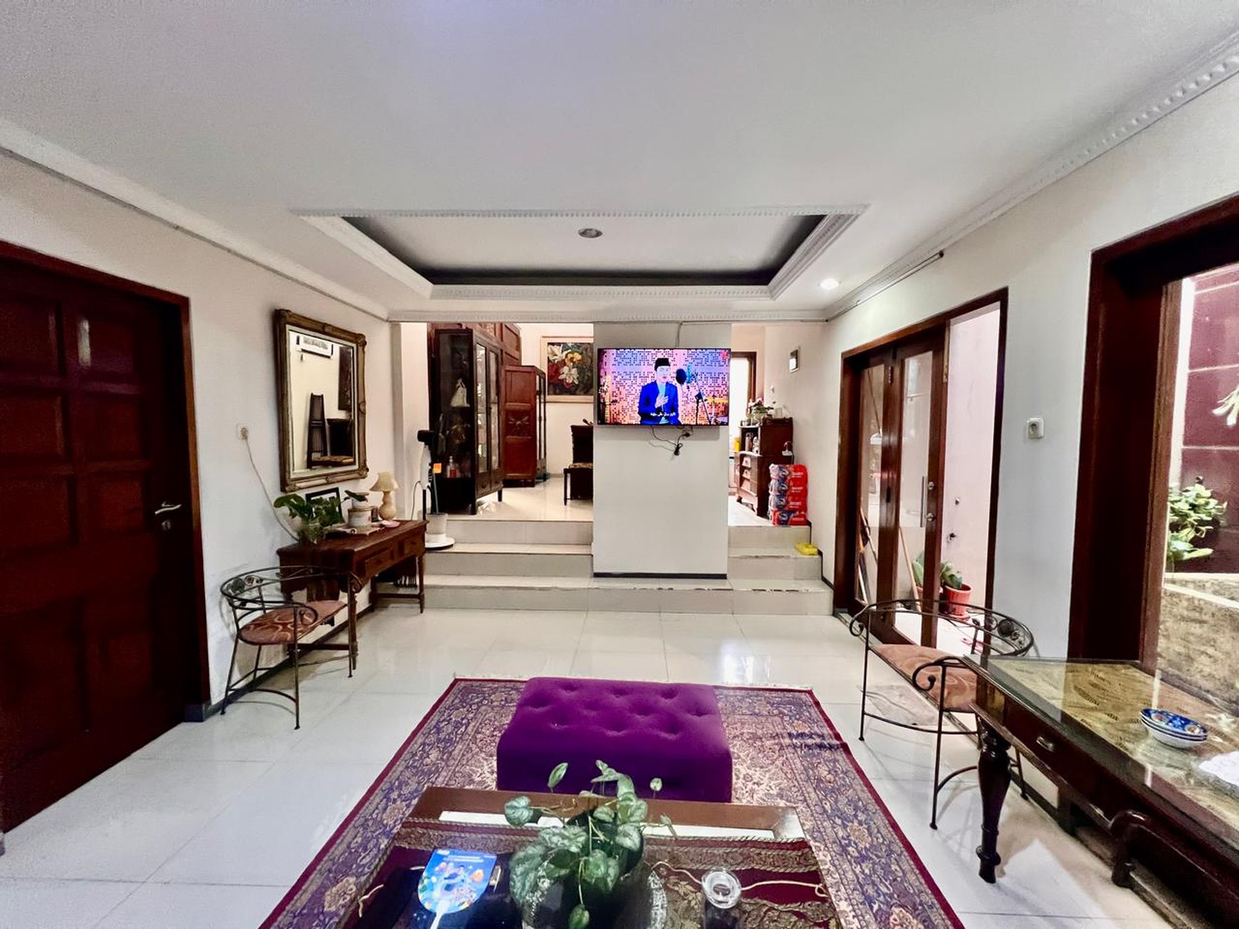 Rumah Mewah dengan ceiling tinggi di Villa Bintaro Regency