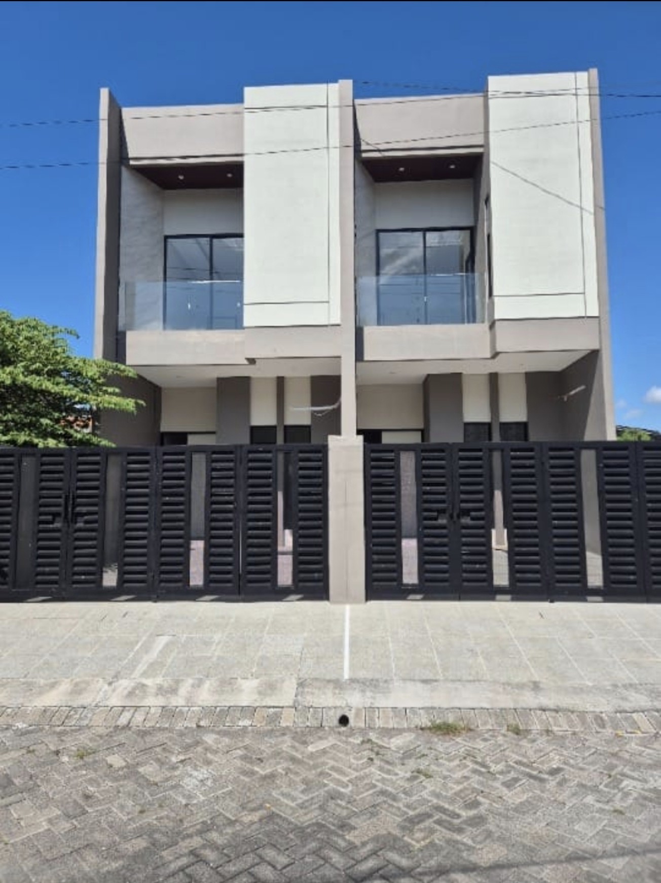 DIJUAL CEPAT 2 RUMAH KEMBAR BARU SIAP HUNI Tenggilis Mejoyo dekat UBAYA, Surabaya Timur