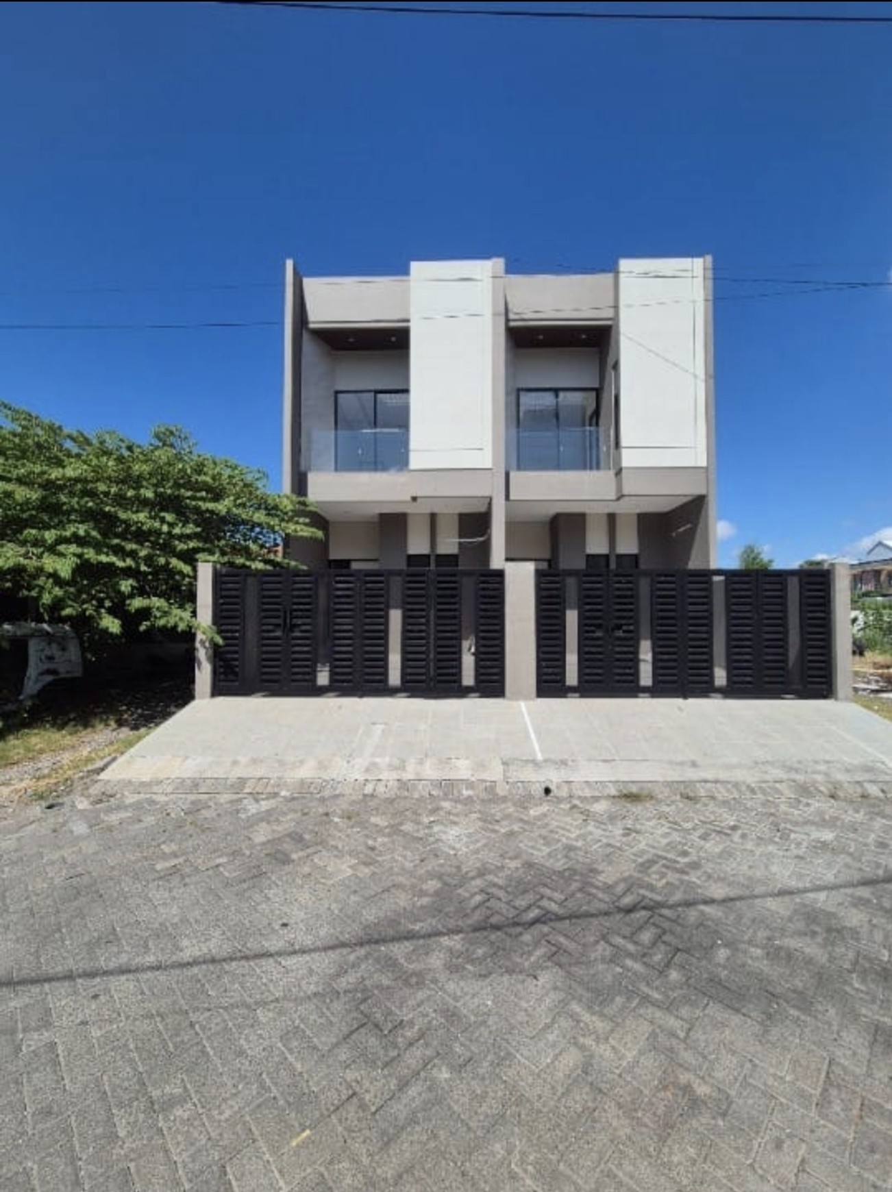 DIJUAL CEPAT 2 RUMAH KEMBAR BARU SIAP HUNI Tenggilis Mejoyo dekat UBAYA, Surabaya Timur