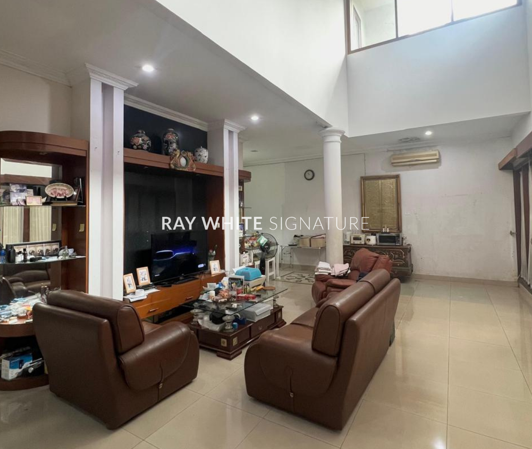 Dijual Rumah Lama Layak Huni Nuansa Bali dalam Town House di Lebak Bulus III