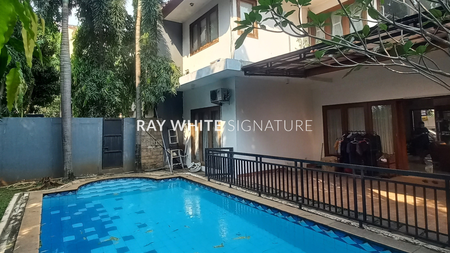 Dijual Rumah Lama Layak Huni Nuansa Bali dalam Town House di Lebak Bulus III