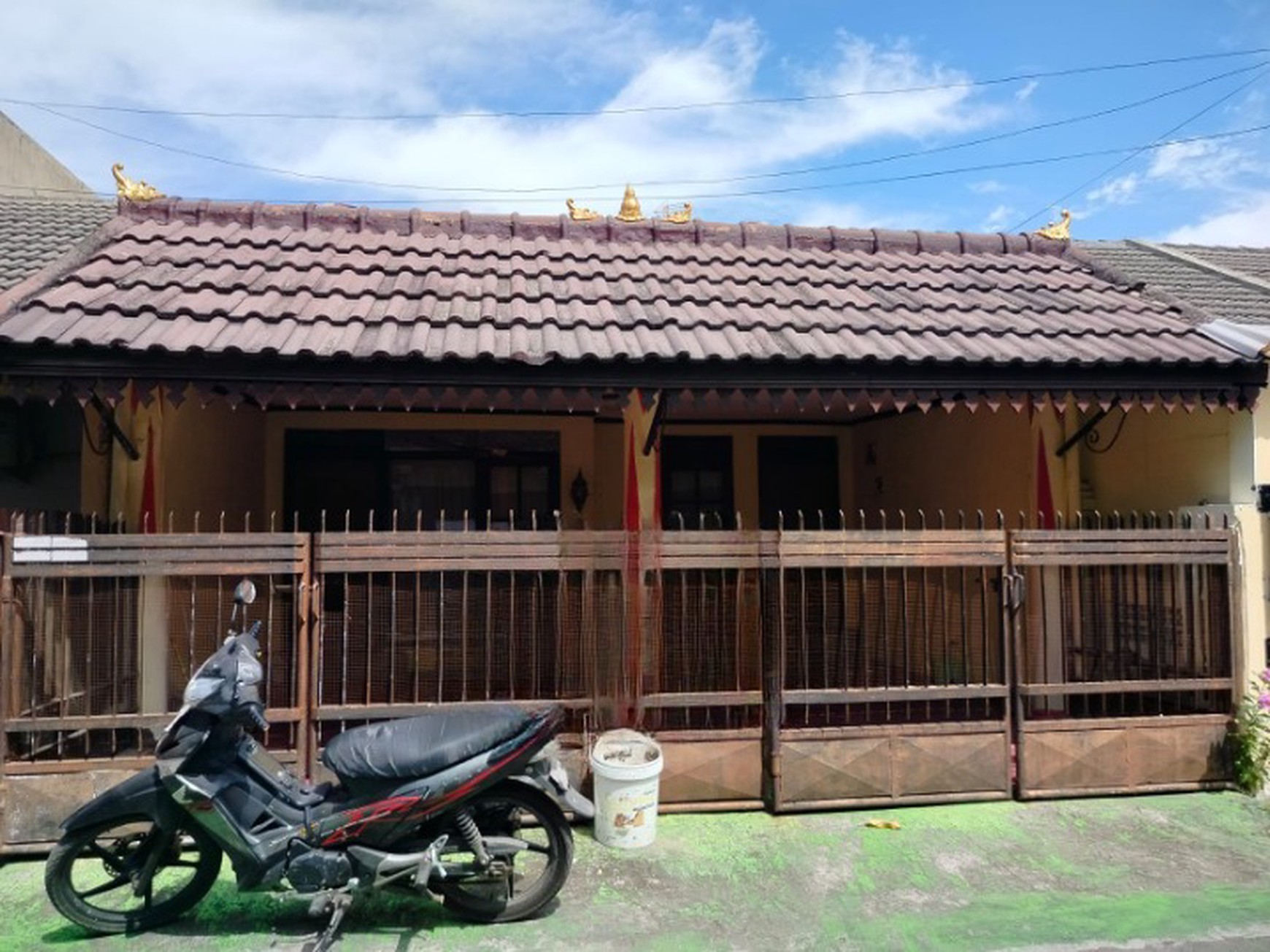 Disewakan rumah murah Bendul merisi selatan