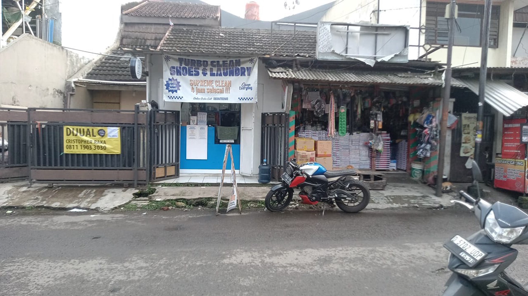 DIJUAL RUMAH LOKASI STRATEGIS COCOK UNTUK USAHA SAAT INI DIPAKAI USAHA LAUNDRY & TOKO ATK
