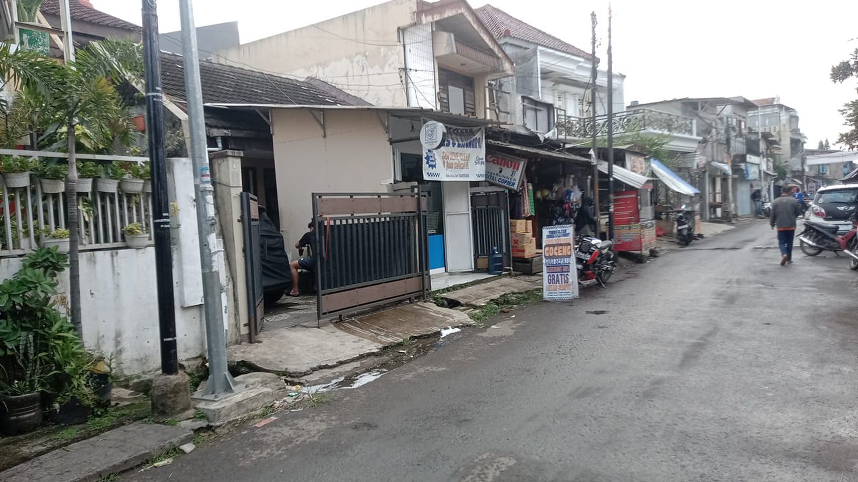 DIJUAL RUMAH LOKASI STRATEGIS COCOK UNTUK USAHA SAAT INI DIPAKAI USAHA LAUNDRY & TOKO ATK
