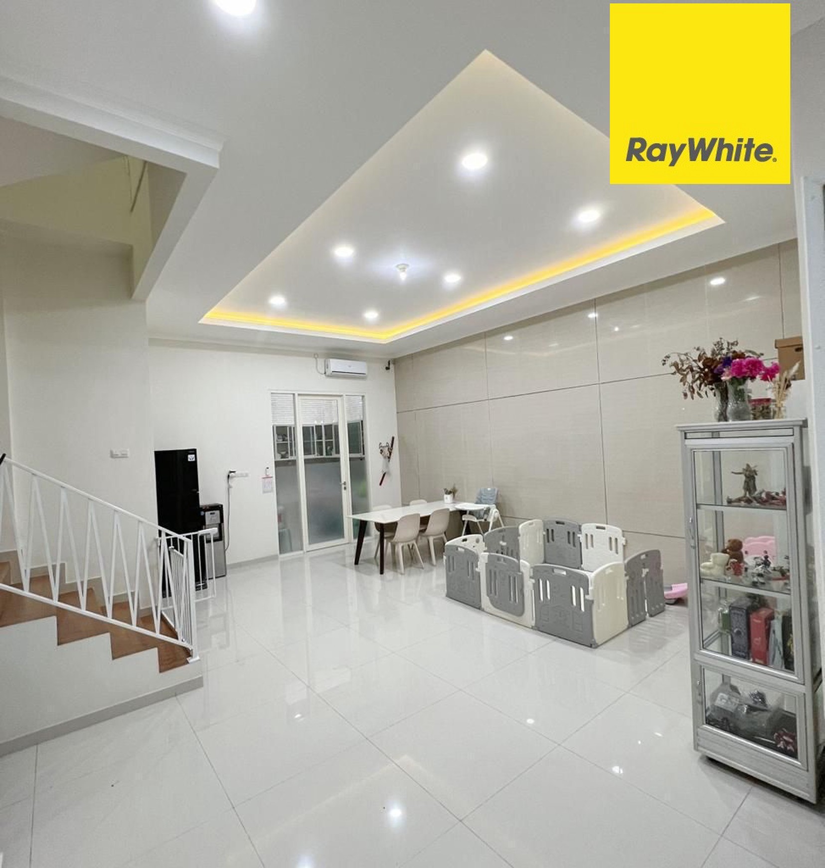 Dijual Rumah 2 lantai SHM di Sutorejo Utara Surabaya