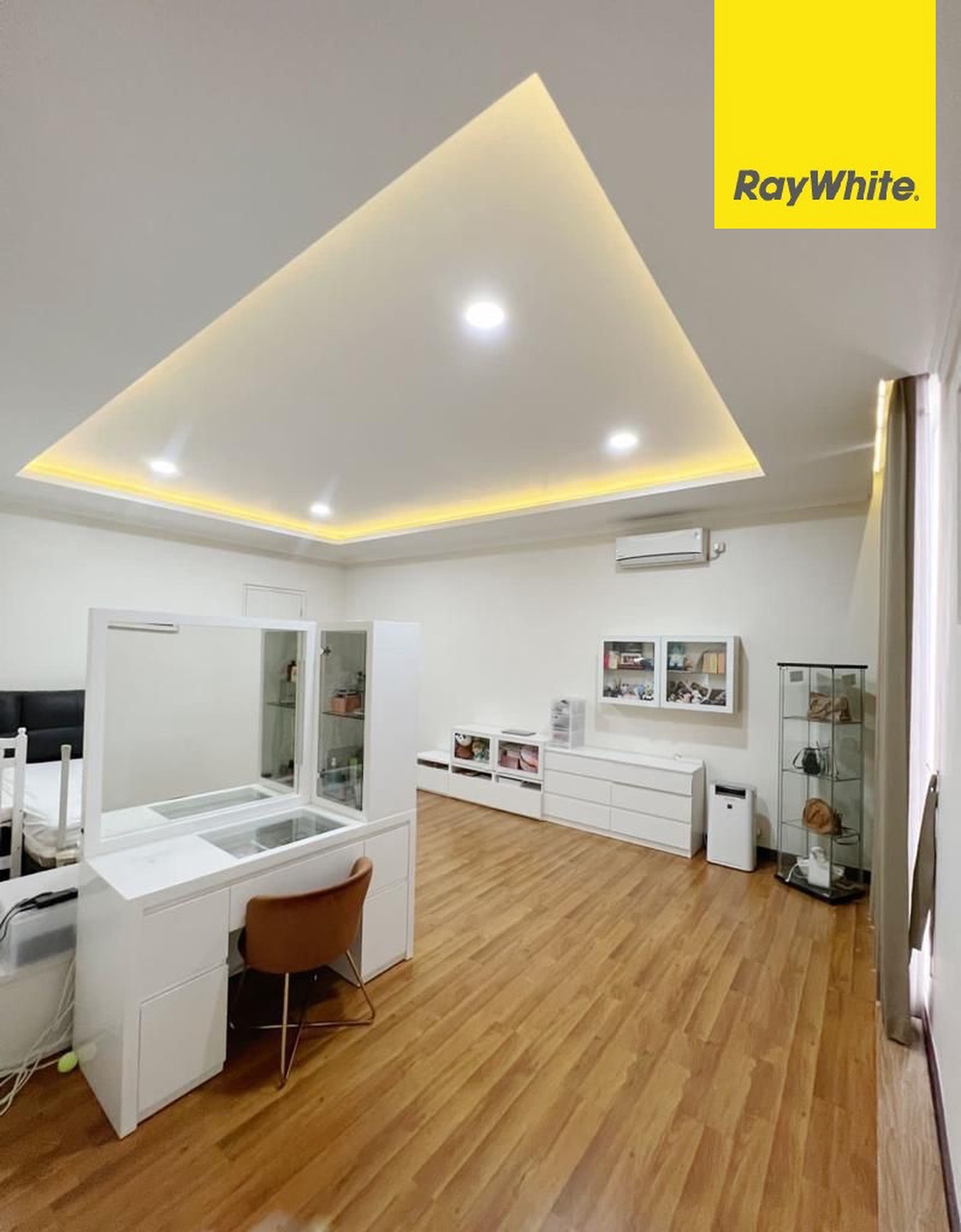 Dijual Rumah 2 lantai SHM di Sutorejo Utara Surabaya