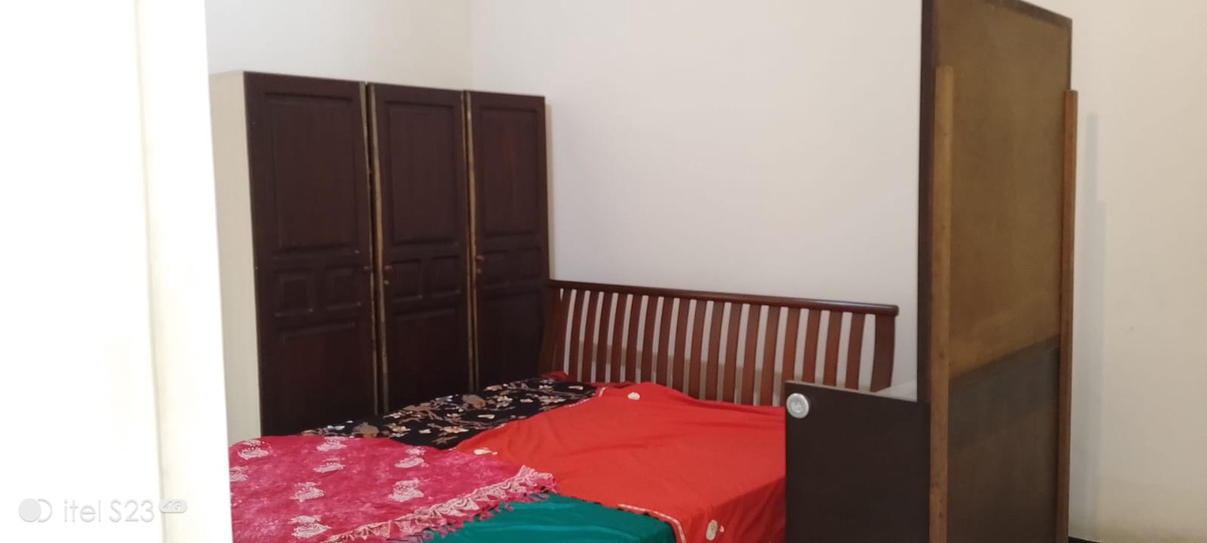 Dijual Rumah Asri Terawat di Taman Holis Indah