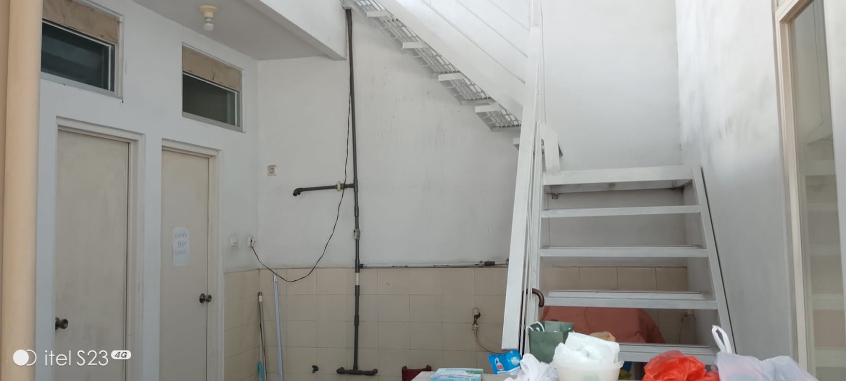 Dijual Rumah Asri Terawat di Taman Holis Indah