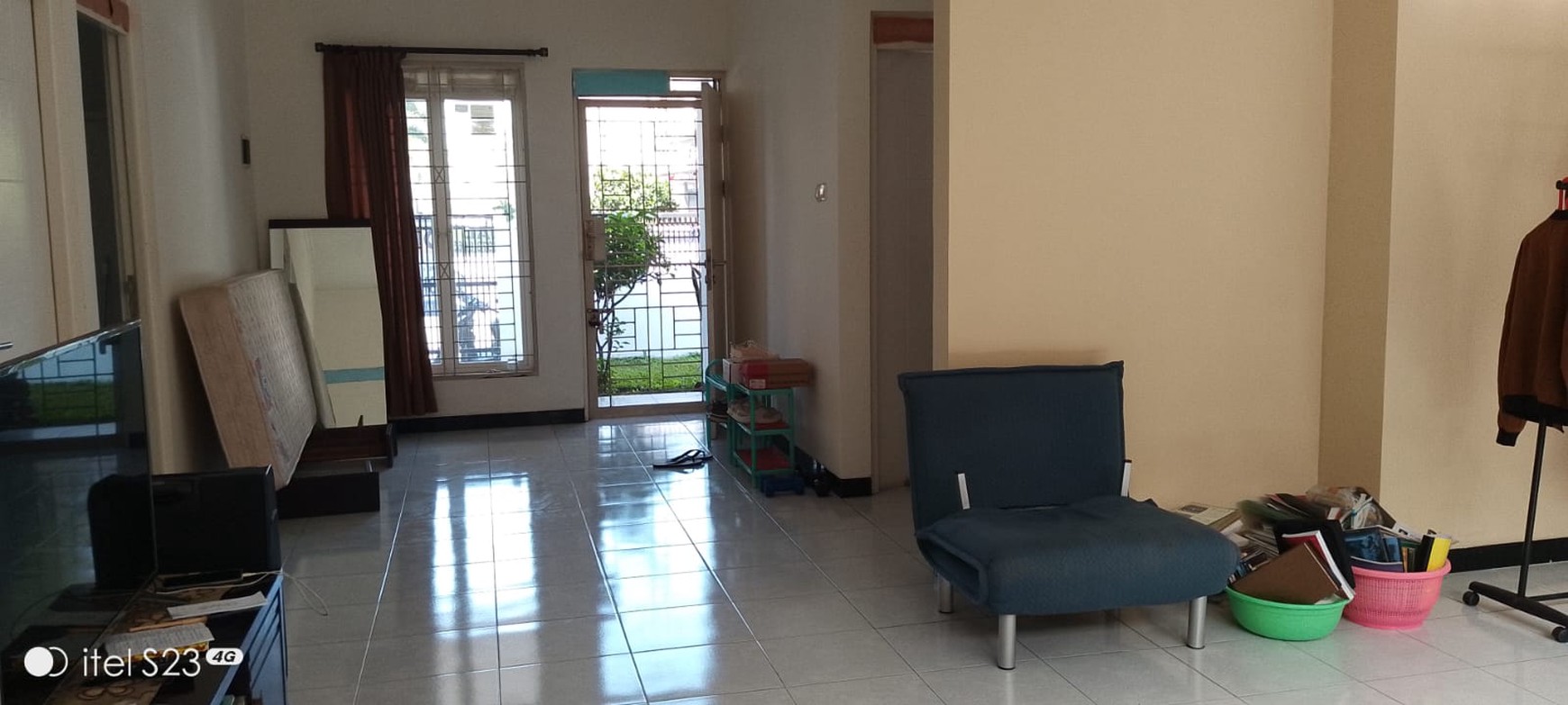 Dijual Rumah Asri Terawat di Taman Holis Indah