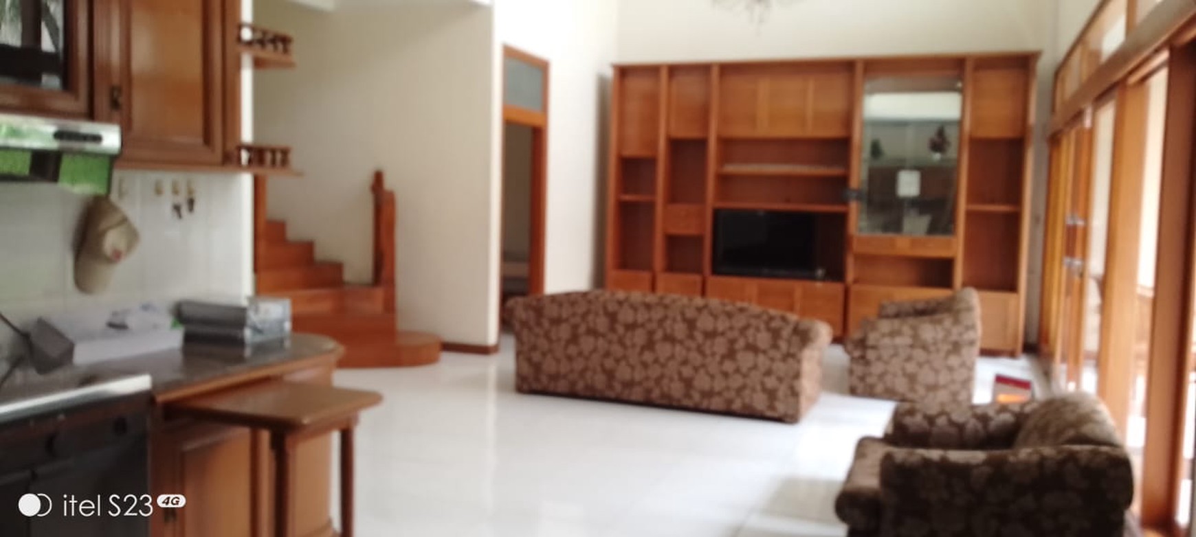 Disewakan Rumah Asri Terawat di setra Indah, Bandung
