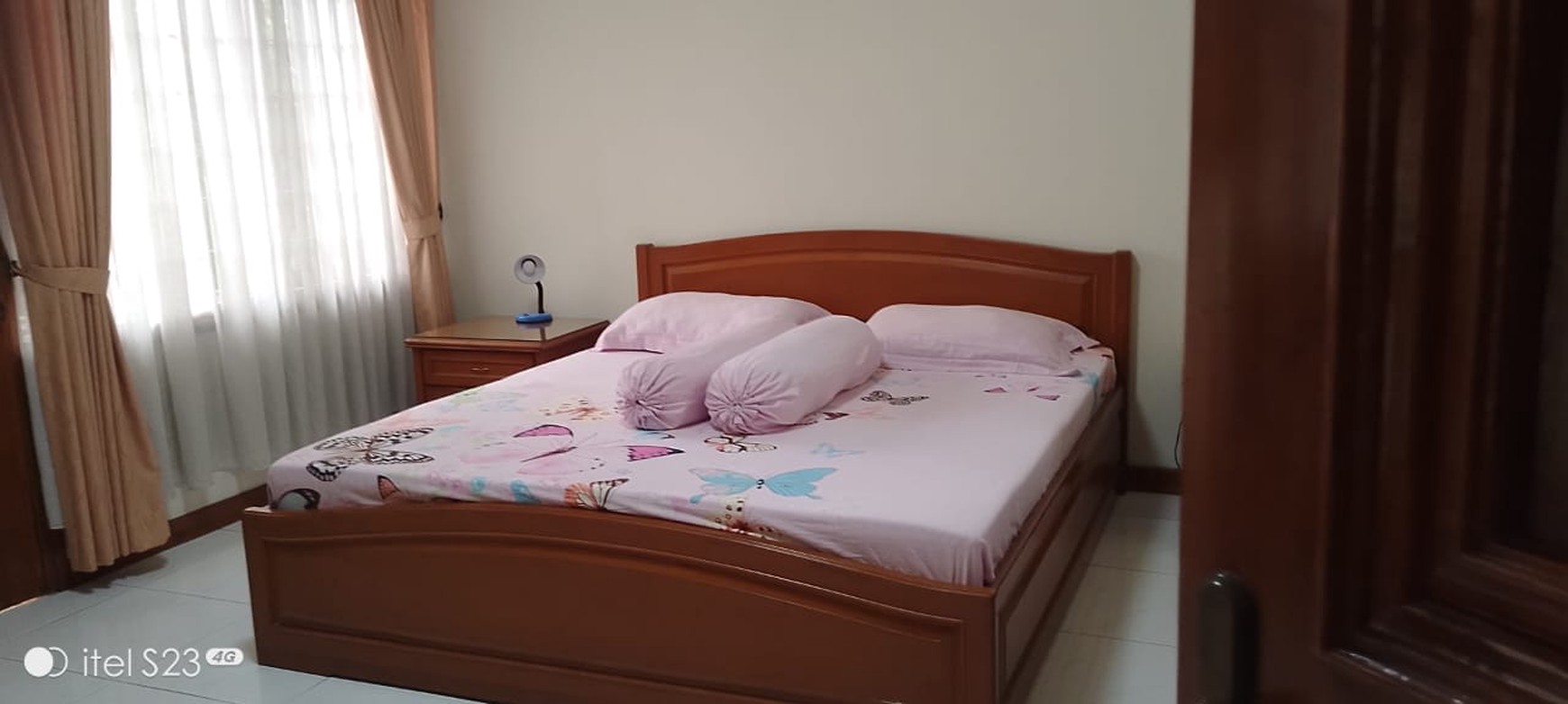 Disewakan Rumah Asri Terawat di setra Indah, Bandung