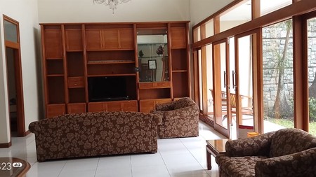 Disewakan Rumah Asri Terawat di setra Indah, Bandung