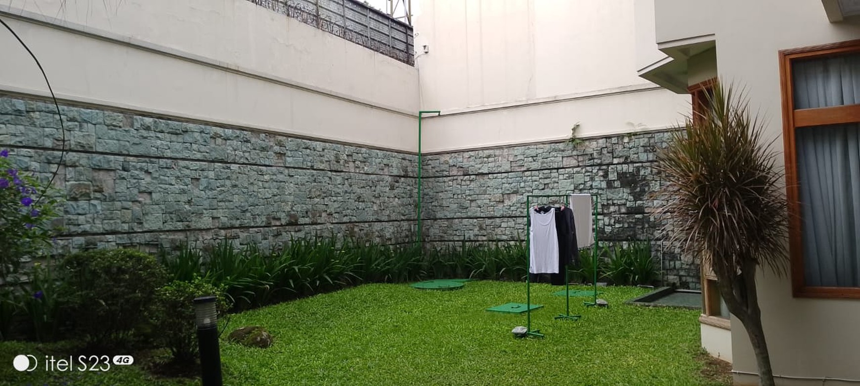 Disewakan Rumah Asri Terawat di setra Indah, Bandung