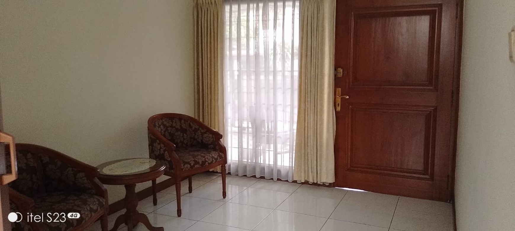 Disewakan Rumah Asri Terawat di setra Indah, Bandung