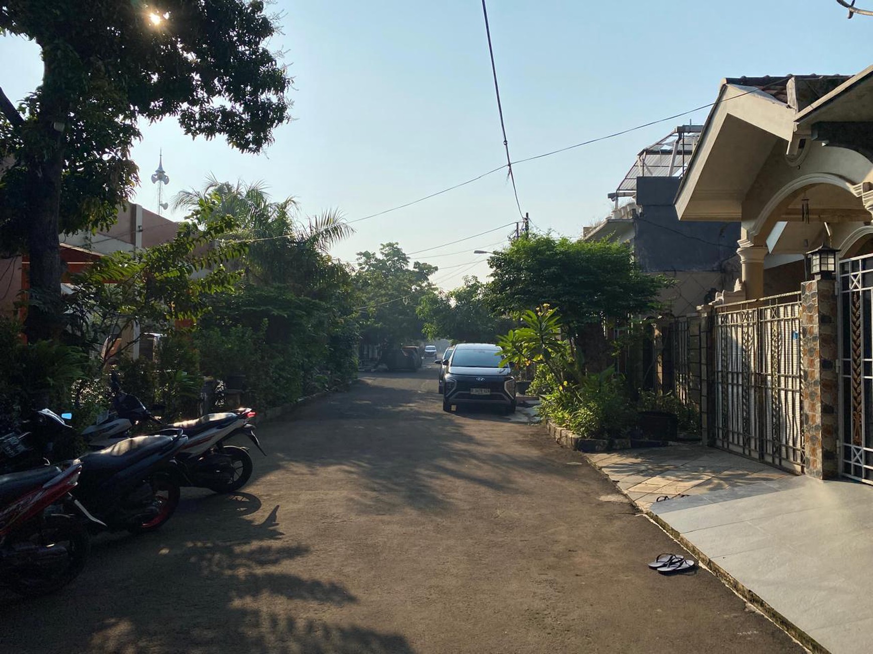 Rumah 2 Lantai Siap Huni dengan Hunian Nyaman dan Asri @Ciledug, Tangerang