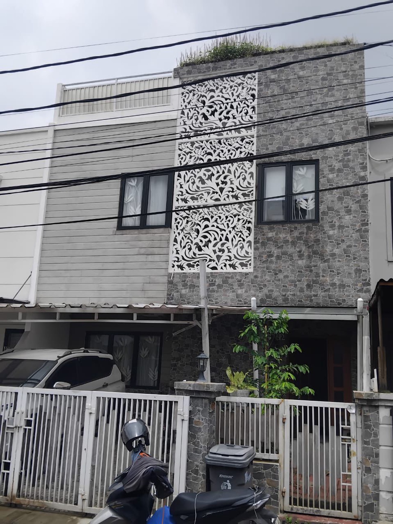Rumah 3 Lantai Mewah SHM Siap Huni dengan Hunian Nyaman @Ciputat