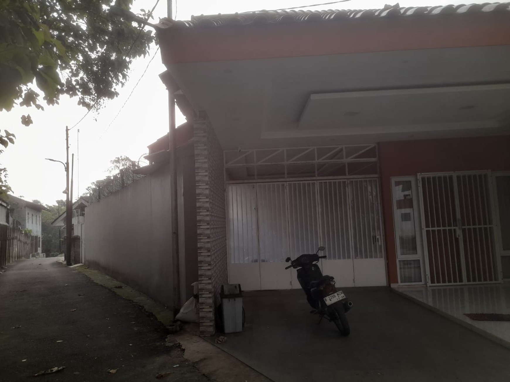 Jarang Ada, kavling plus bangunan di Cilenggang, Tangerang Selatan