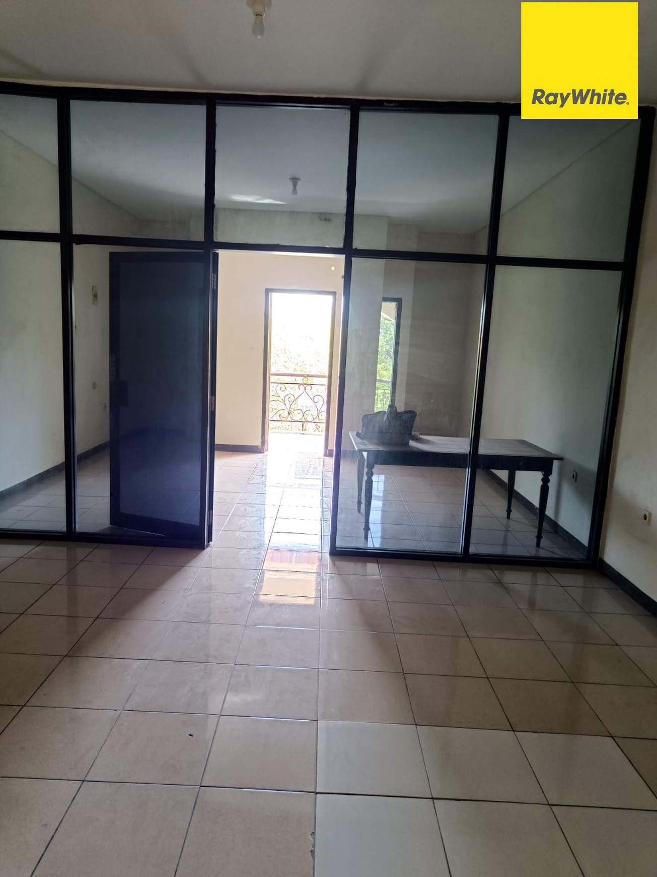 Disewakan Ruko 3 lantai di Kupang Jaya Surabaya
