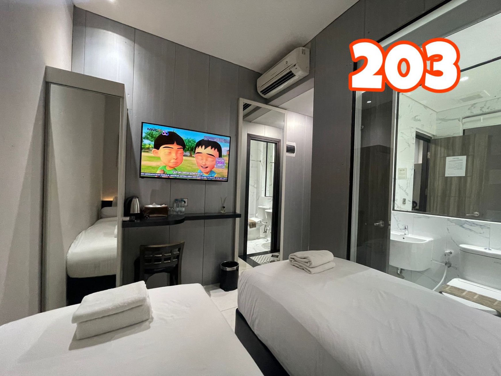 Hotel Front One Boutique, Darmawangsa Grand Taruma, Karawang