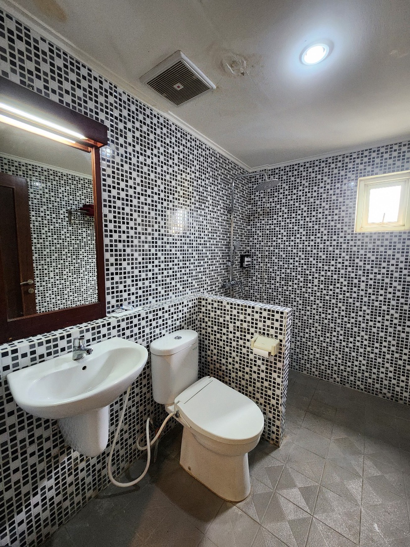Dijual Hotel Bintang 3 di Kawasan Bendungan Hilir, Jakarta Selatan