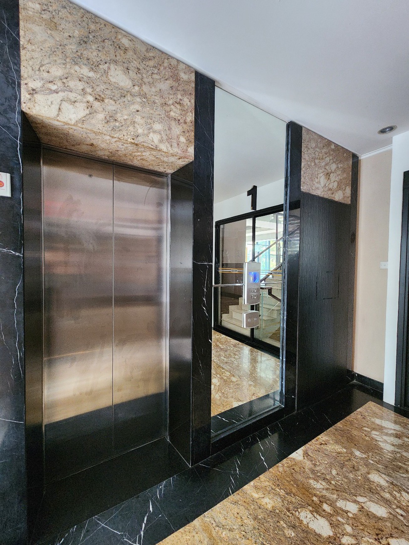 Dijual Hotel Bintang 3 di Kawasan Bendungan Hilir, Jakarta Selatan