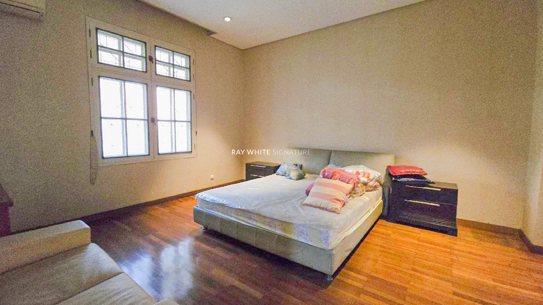 Disewakan Rumah Mewah 2 Lantai Di Jl Permata Hijau Boulevard